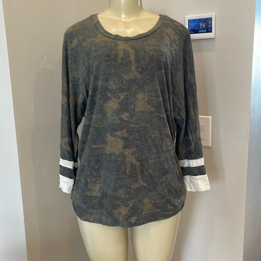 Buckle Daytrip camo shirt size medium